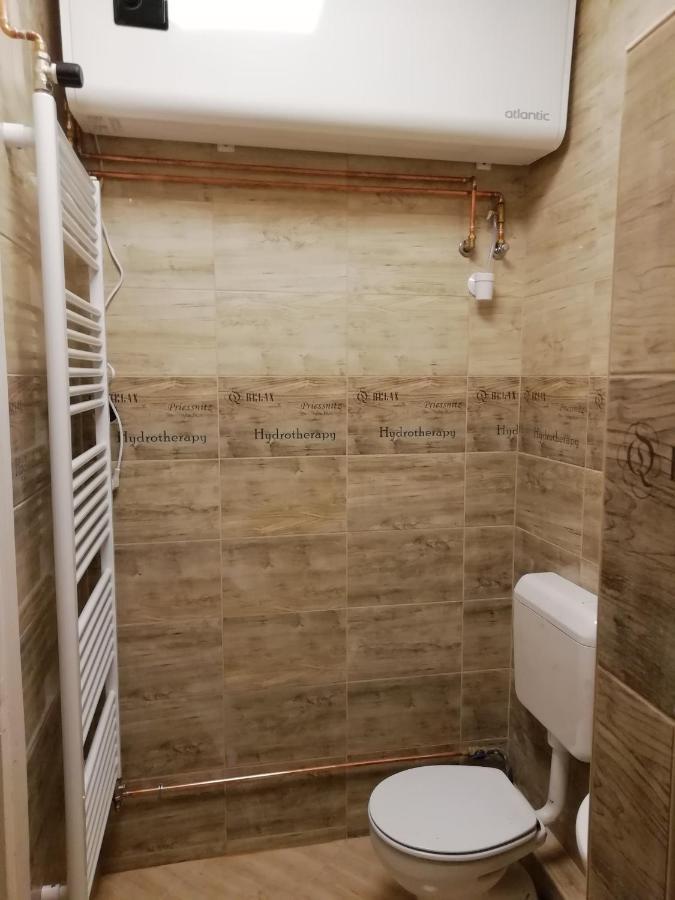 Collingo Belvarosi Szallas Apartment Kazincbarcika Bagian luar foto