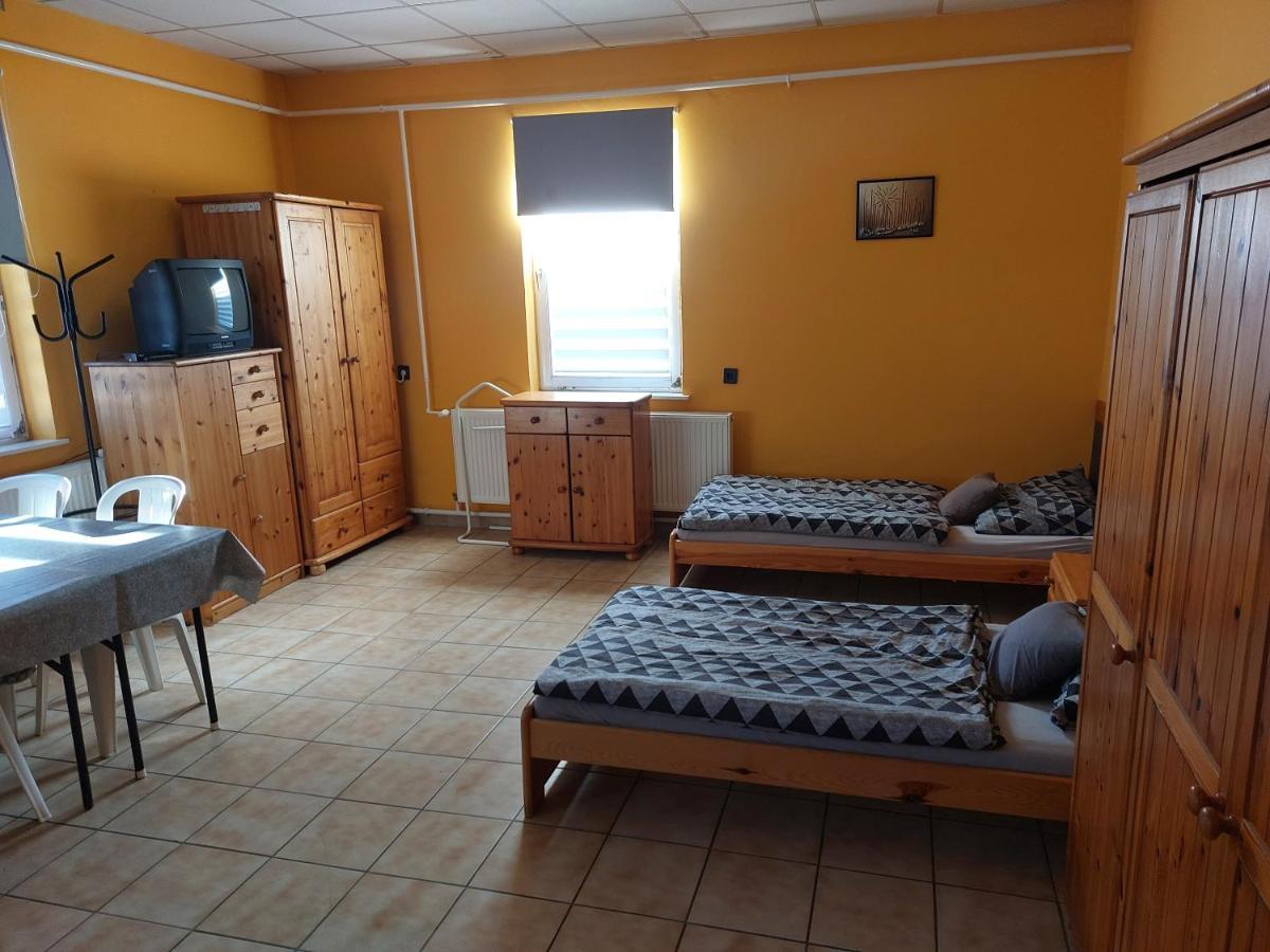 Collingo Belvarosi Szallas Apartment Kazincbarcika Bagian luar foto