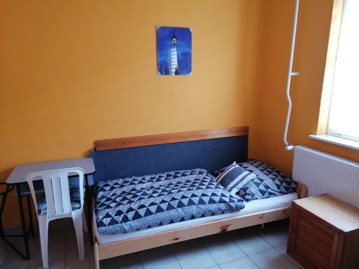 Collingo Belvarosi Szallas Apartment Kazincbarcika Bagian luar foto