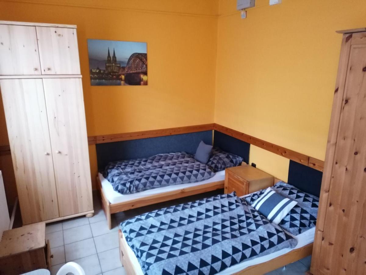 Collingo Belvarosi Szallas Apartment Kazincbarcika Bagian luar foto