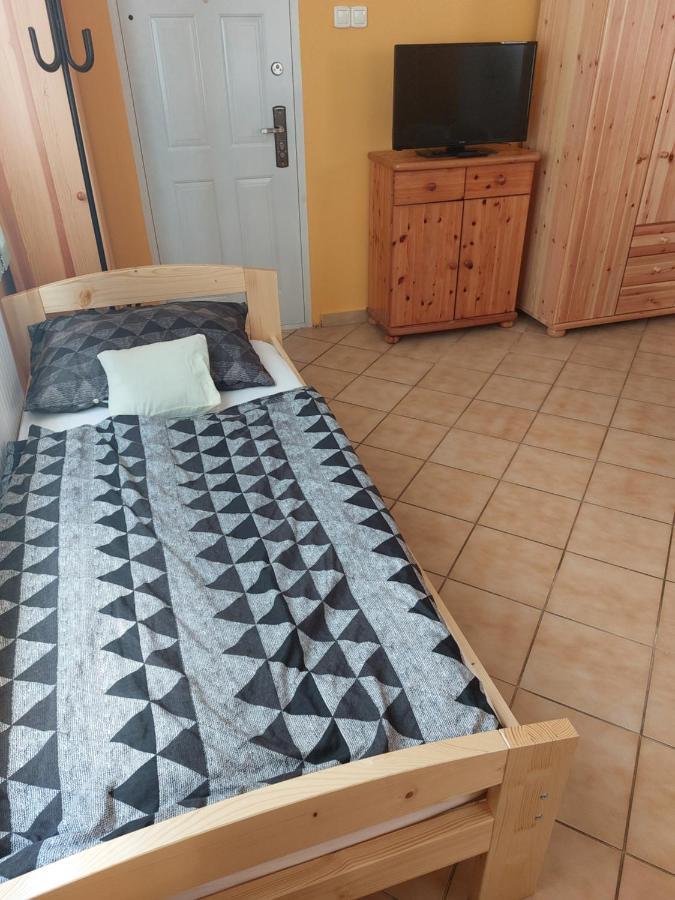 Collingo Belvarosi Szallas Apartment Kazincbarcika Bagian luar foto