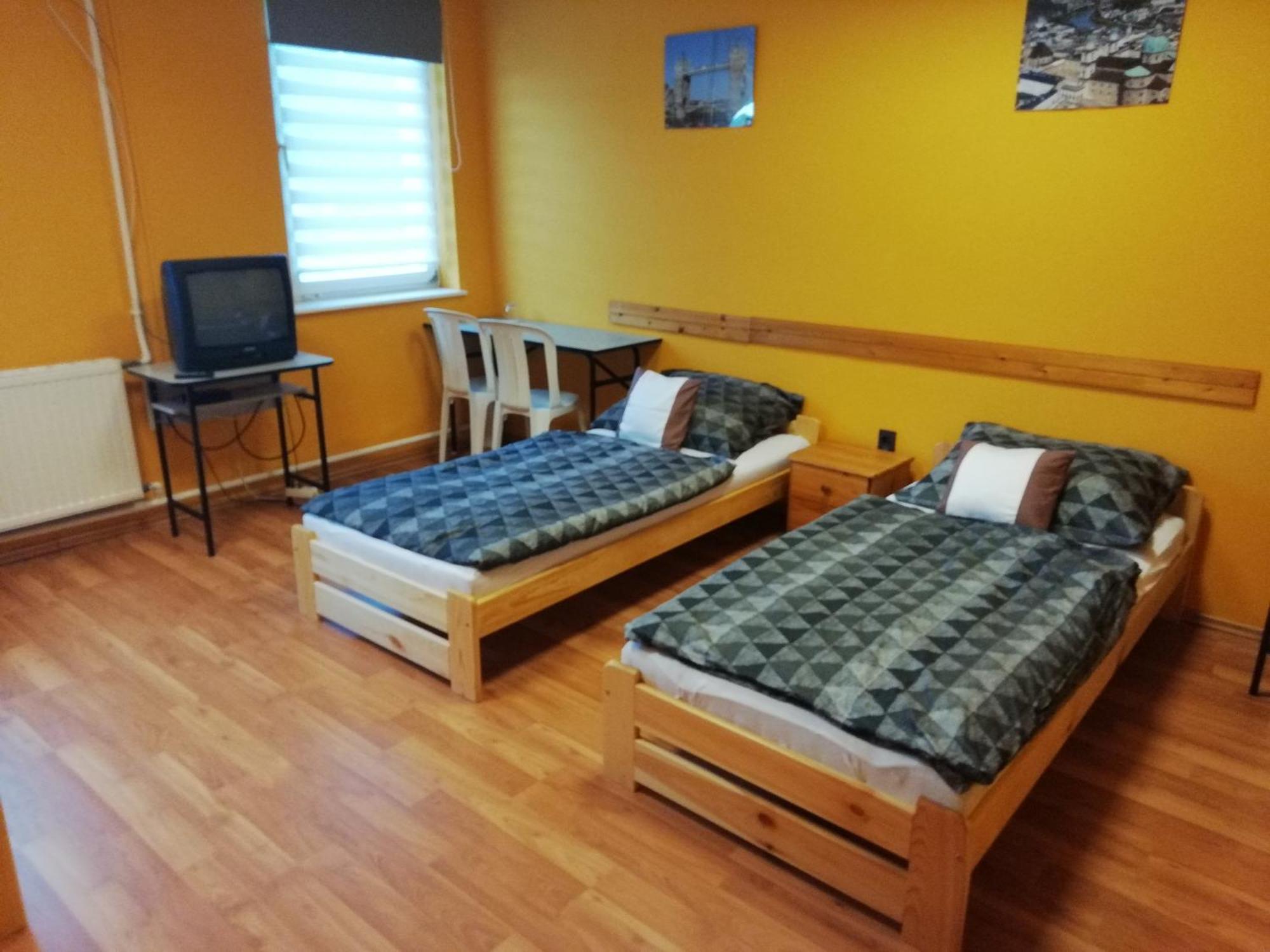 Collingo Belvarosi Szallas Apartment Kazincbarcika Ruang foto